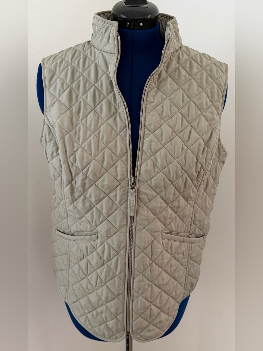 Van Heusen Quilted Sleeveless Vest in Light sage. Size L